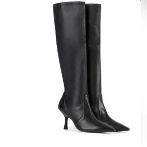 NWOT Stuart Weitzman pointed-toe boots size 9